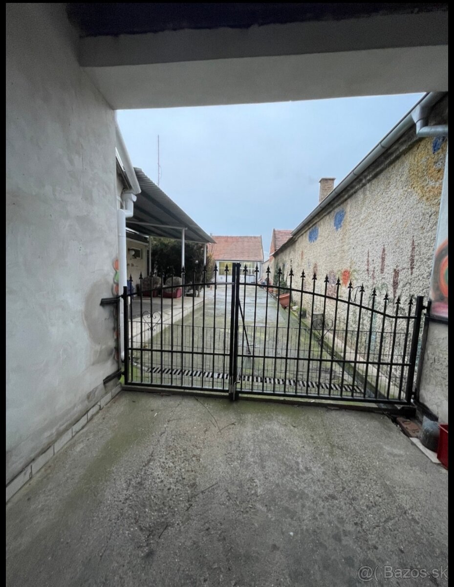 Dom s veľkým pozemkom + veľké priestory - 3