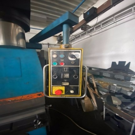 Ohraňovací lis CTO 250 A/4000, rok výroby 1992 - 3