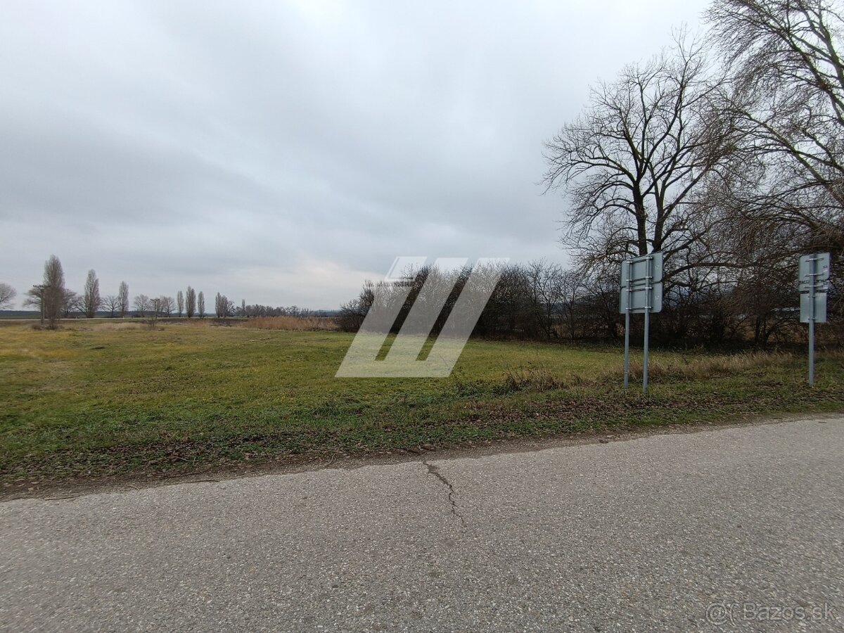 Na predaj: atraktívny pozemok pri hlavnej ceste - 3