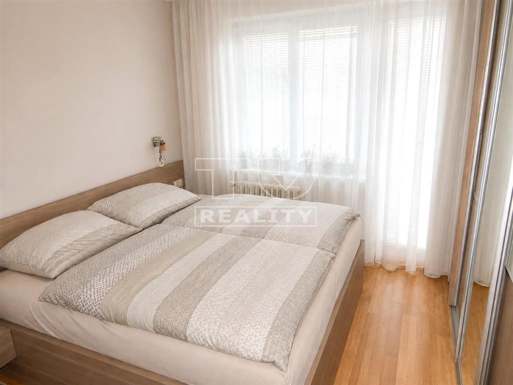Predaj svetlého 3-izbového bytu s lodžiou v pokojnej... – foto 3
