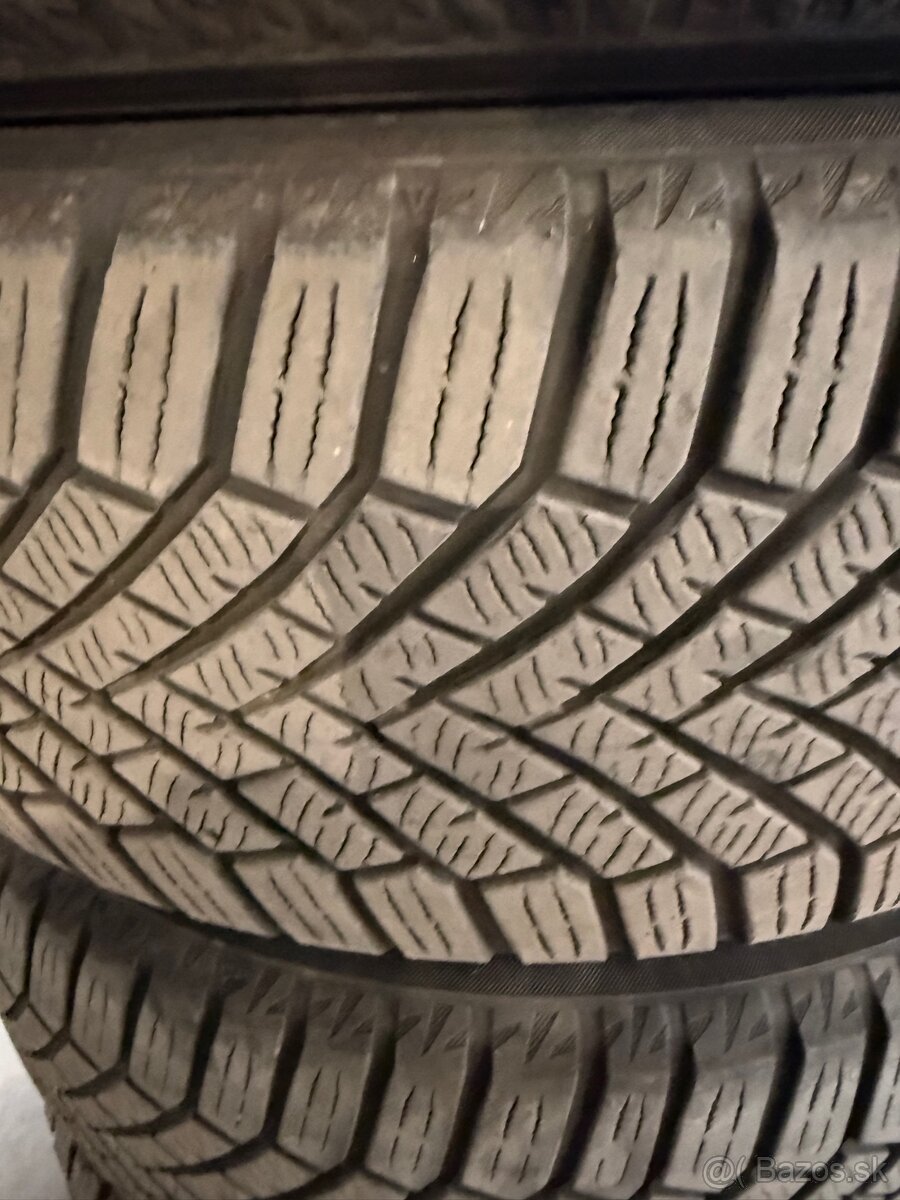 Predám zimne pneumatiky 215/55 R17 - 3