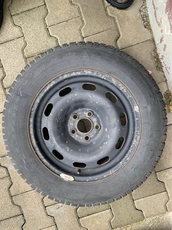 205/60R15 GoodYear UltraGrip Zimné Gumy - 3