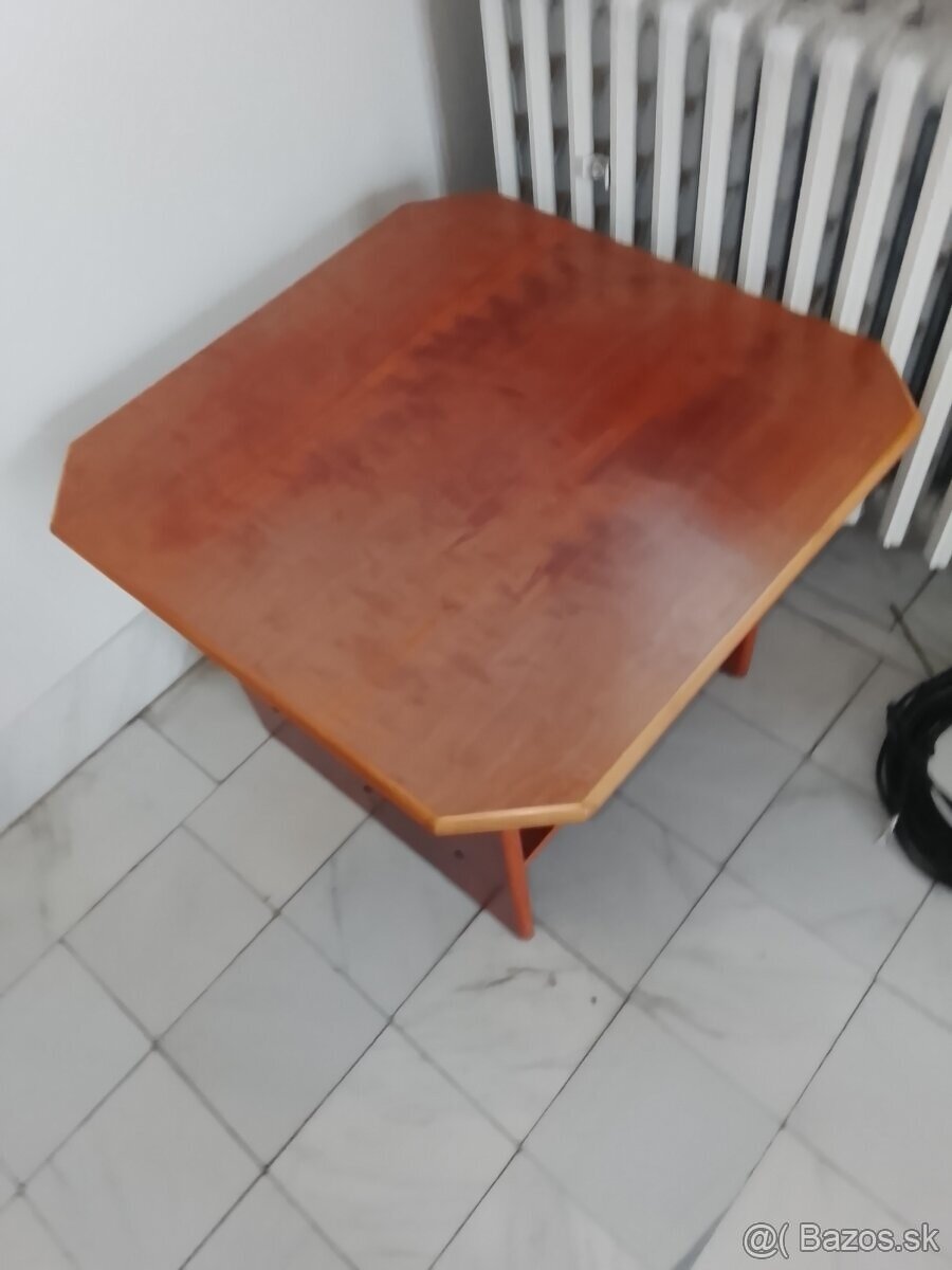 KONFERENČNÝ STOLÍK - 3