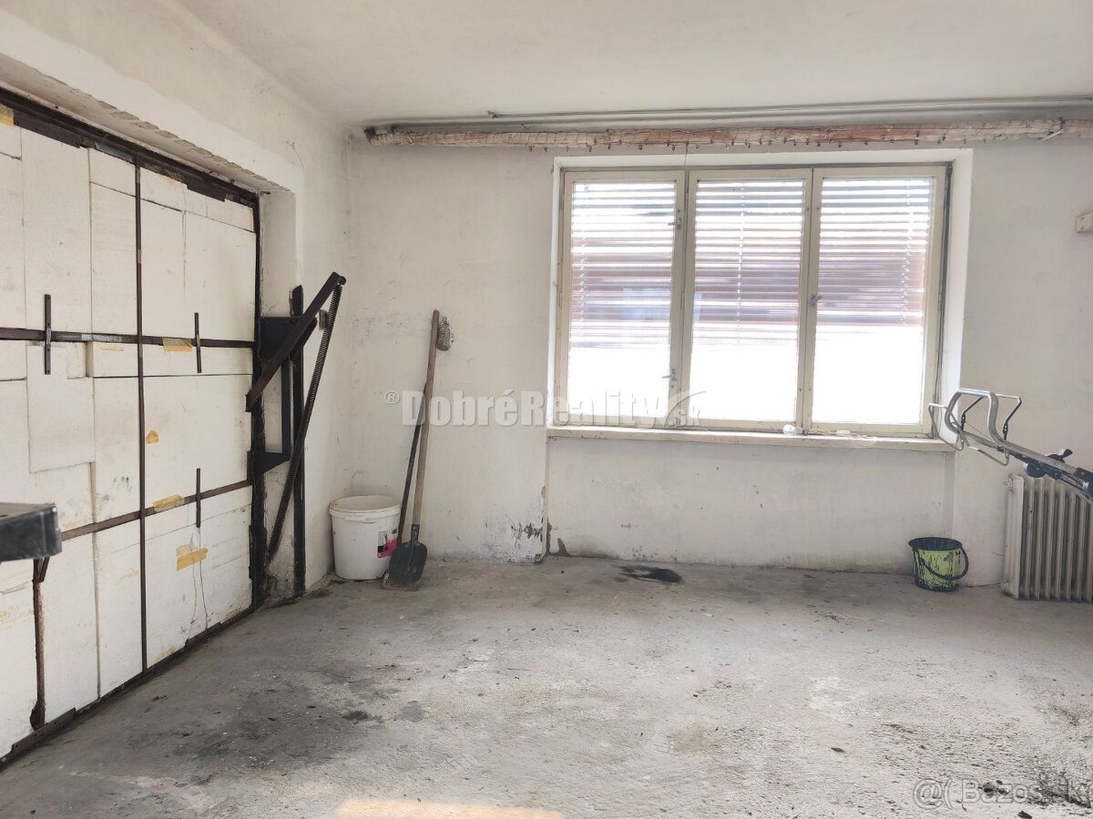 Priestranný ,slnečný rodinný dom v pôvodnom stave , vhodný n - 3