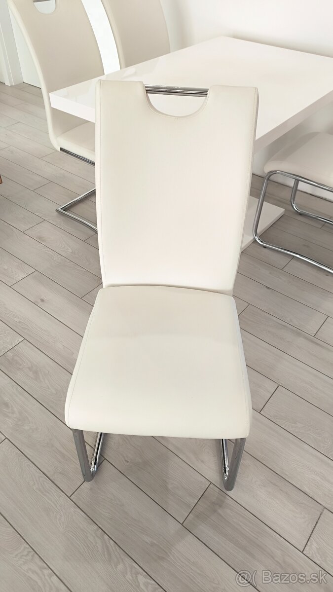 Jedálenská zostava - 3