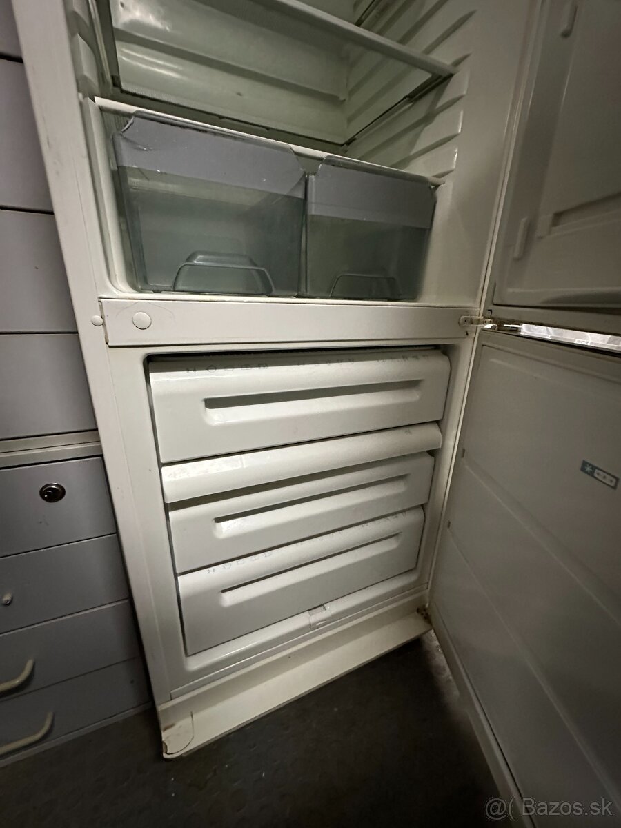 Chladnička s mrazákom AEG - energetická trieda A - 3