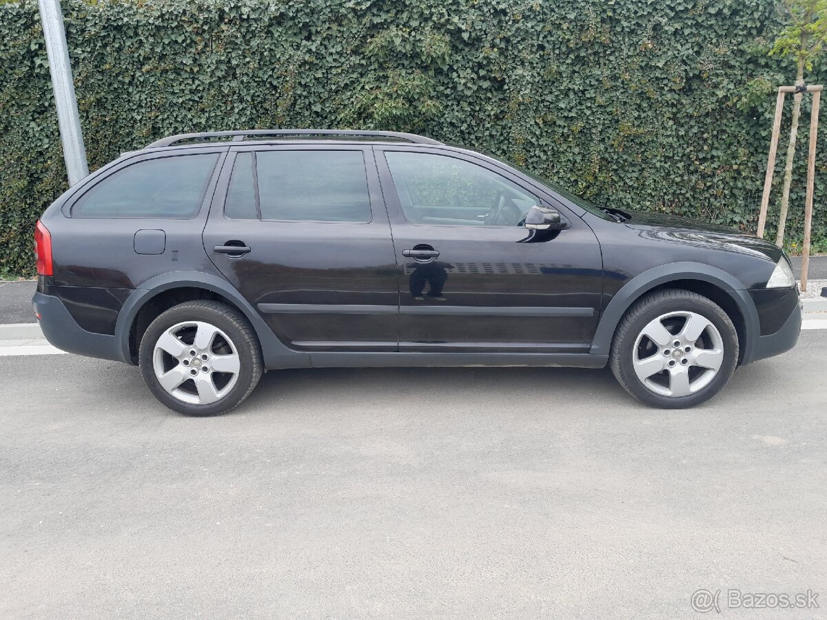 Škoda Octavia Combi 4x4 Scout - 3