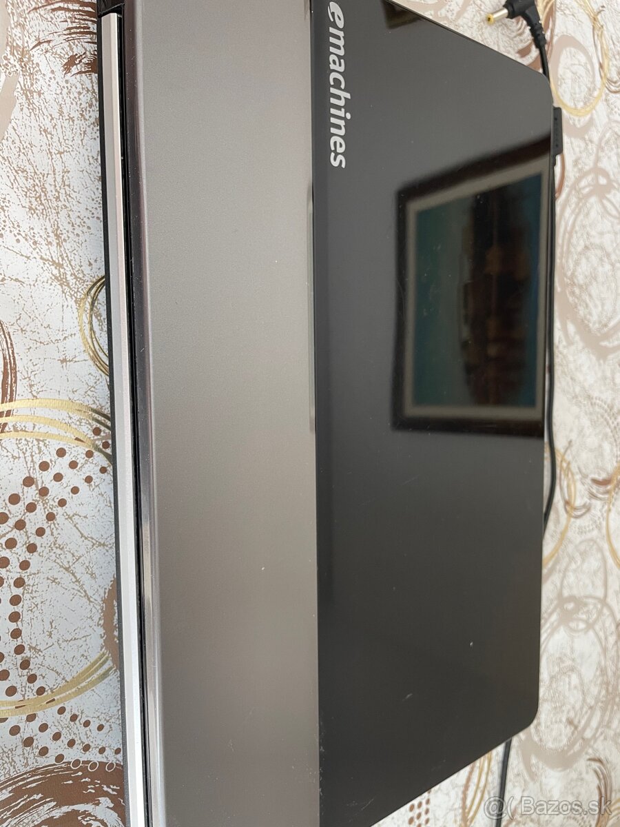 Predám notebook eMachines E640 - 3