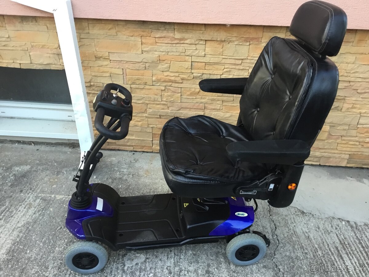 ELEKTRICKÝ INVALIDNÝ VOZÍK STRIDER ST1