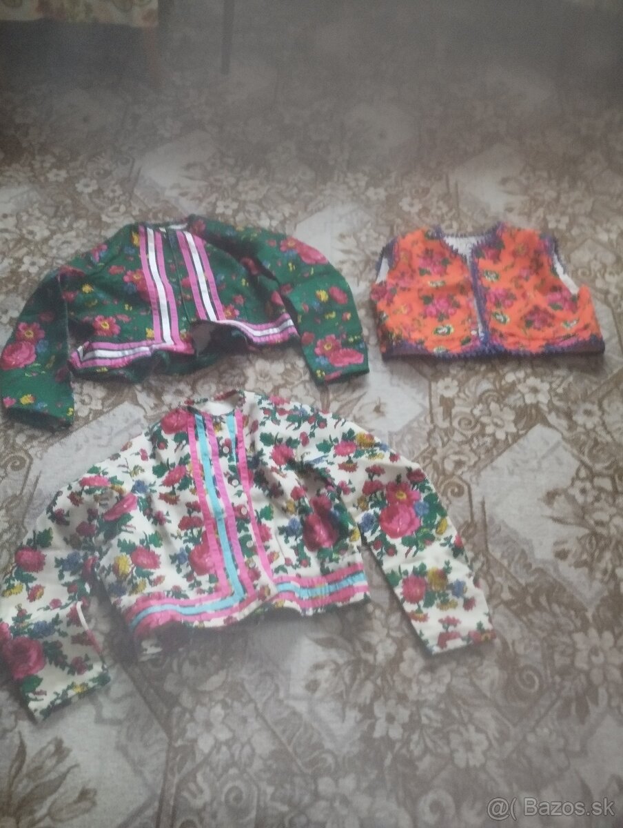 Kroje, šatky, vizitky, opľičata - 3