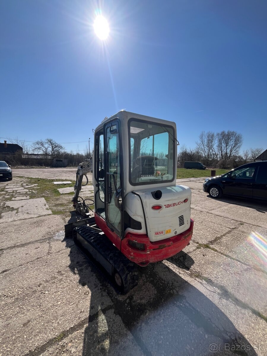 Mini bager Takeuchi TB225 - 3