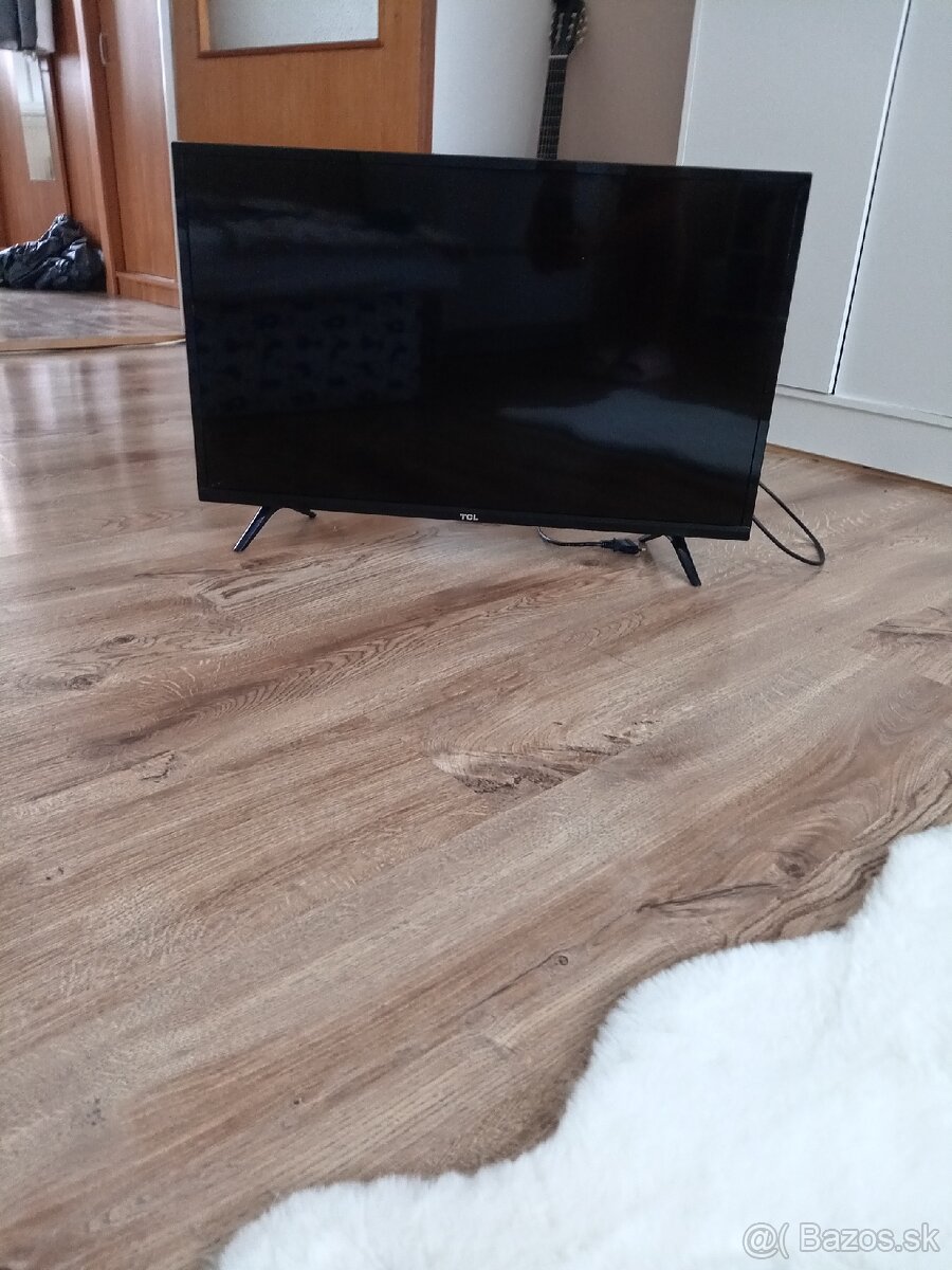 Televízor TCL - 3