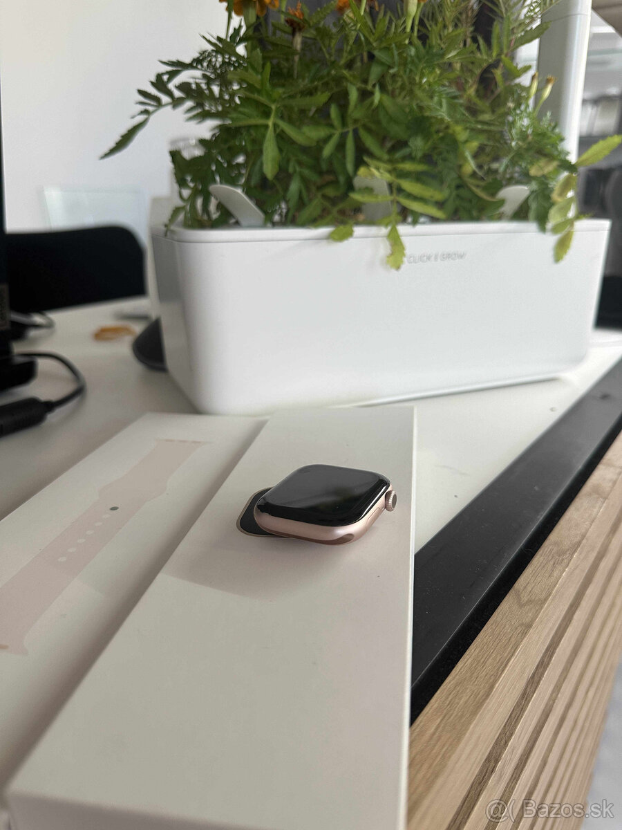 Apple Watch Series 10 – 46 mm – Gold – stav ako nový - 3