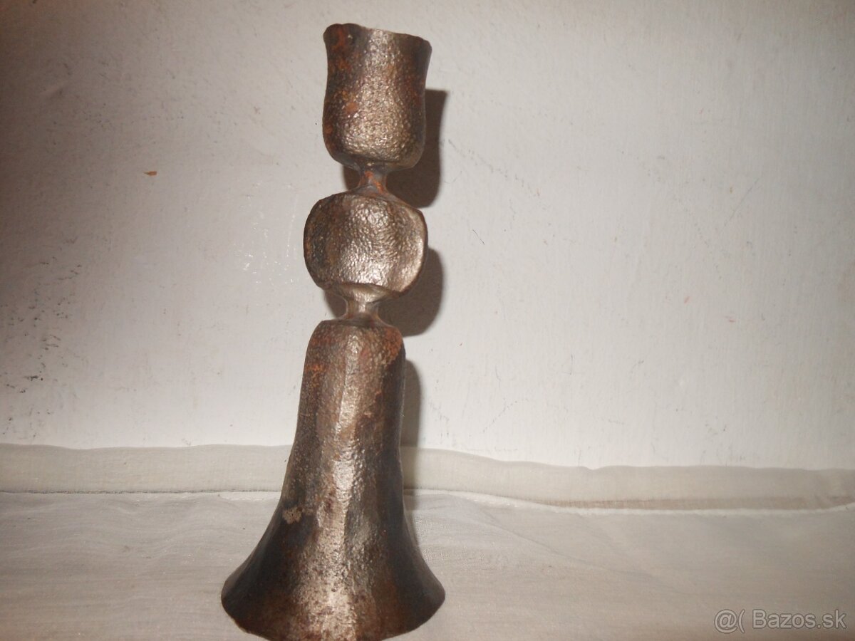 Starodávny masívny liatinový mažiar č.2 a zvonec dvojstran - 3