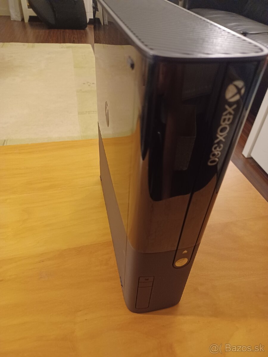 Xbox 360 + príslušenstvo - 3