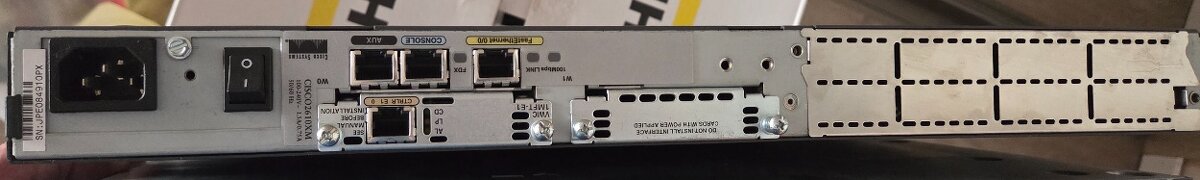 Router Cisco 2600 XM series - 3