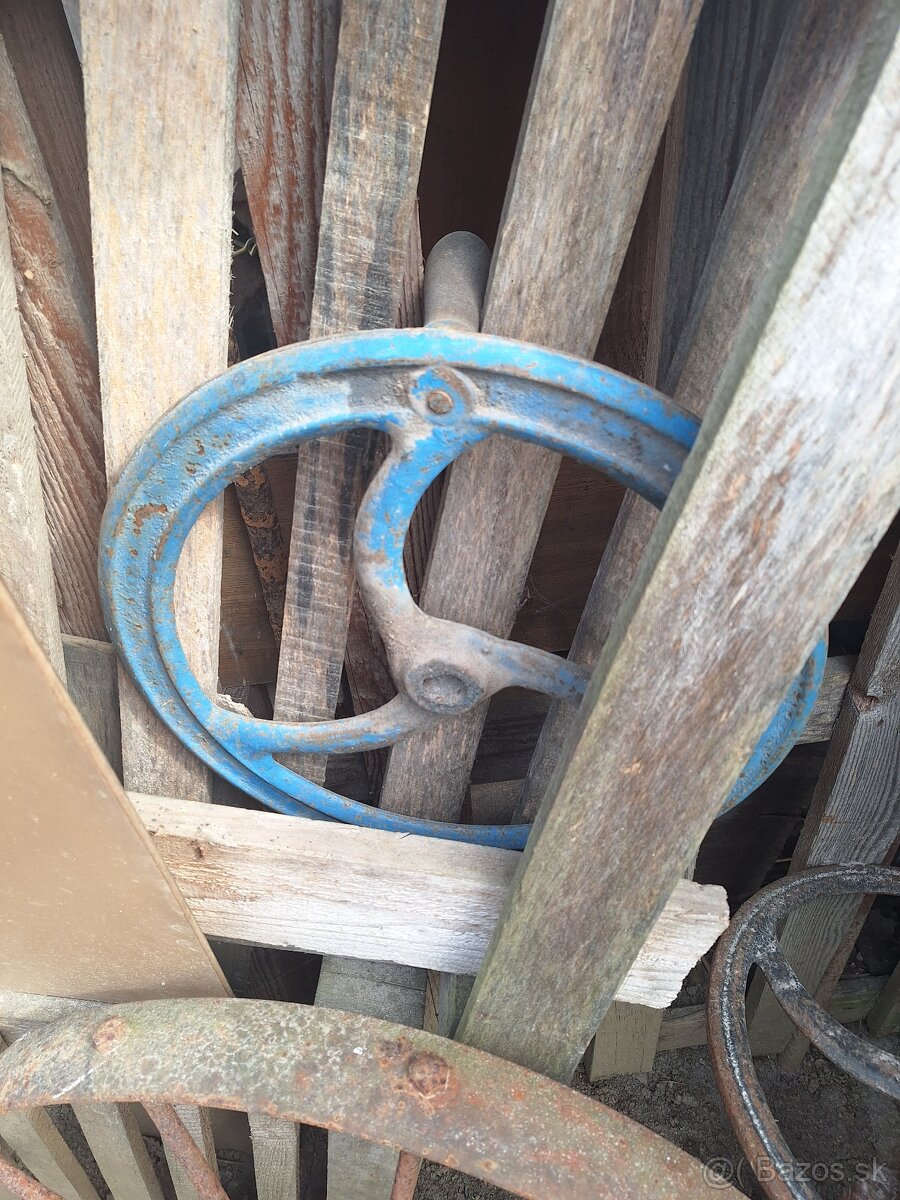 Liatinove koleso na studnu 1 - 3