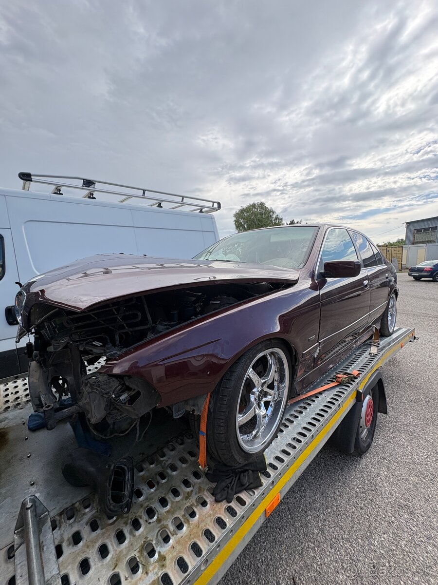 Rozpredam BMW e39 540i - 3
