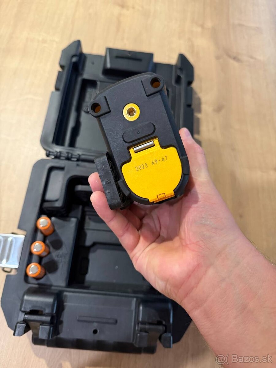 Krížový laser DeWalt DW088CG (zelený lúč) - 3