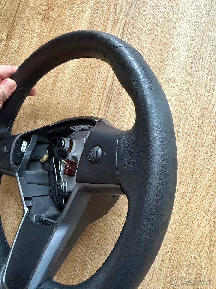 Volant na Tesla model 3 - 3