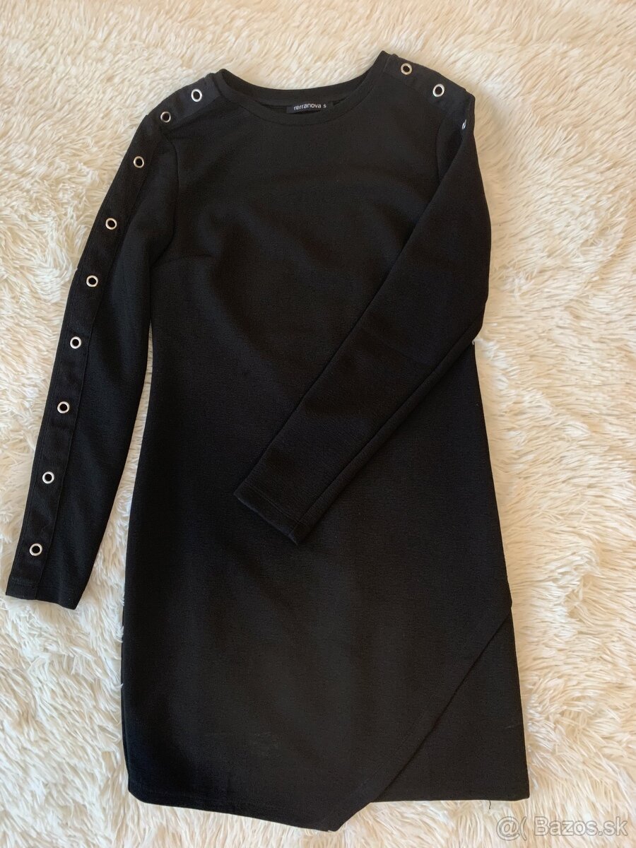 Čierne obtiahnuté šaty so zaujímavými rukávmi - 3