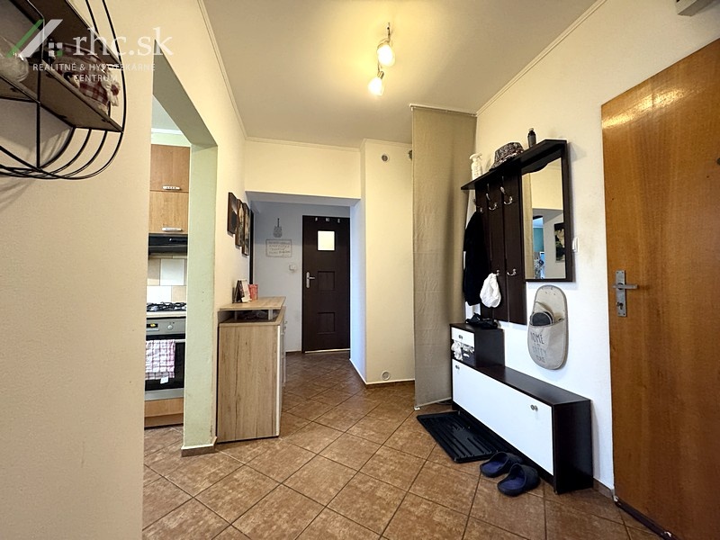 2-IZB.BYT S GARÁŽOU A VLASTNÝM KÚRENÍM - SAMUELA JURKOVIČA, - 3