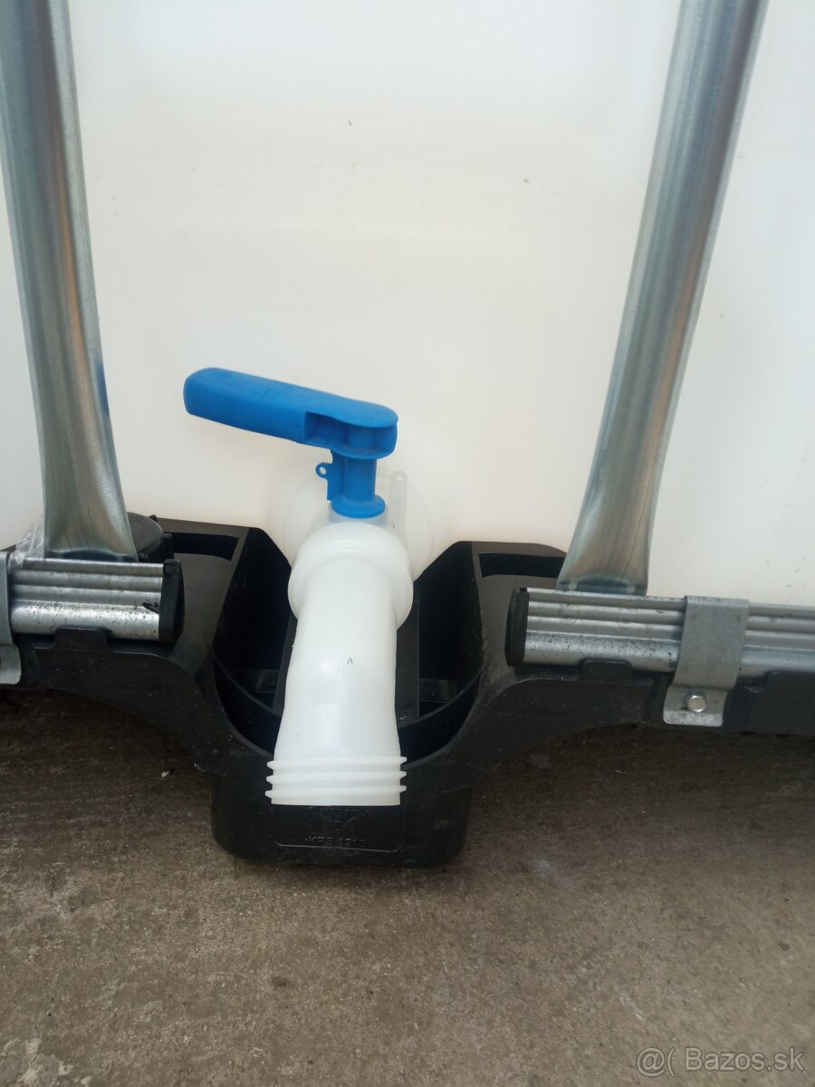 Predám 1000 litrové nádrže - 3