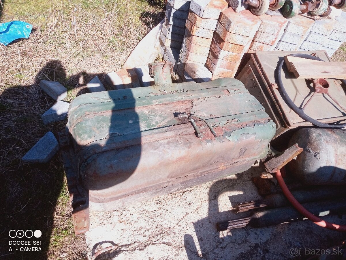 PRAGA V3S sperne tyčke Nádrž - 3