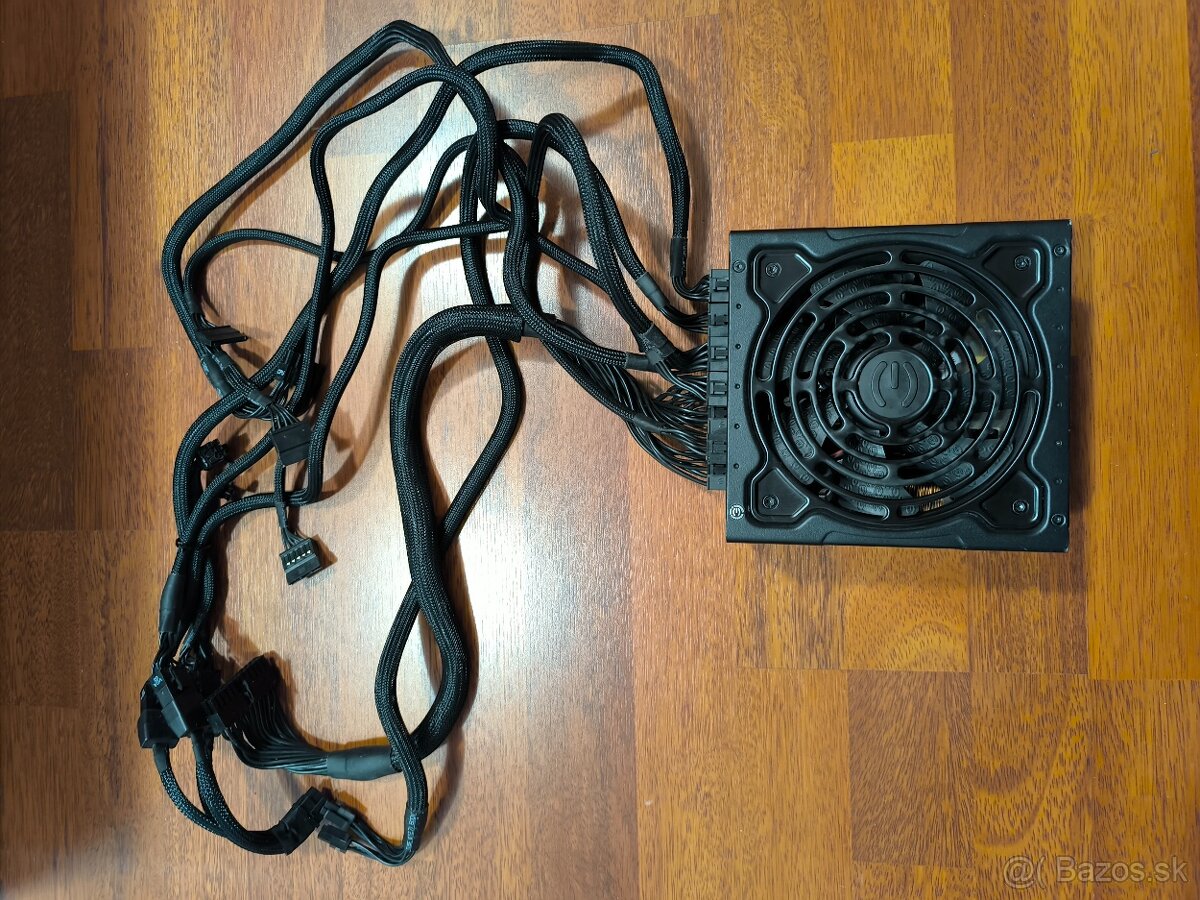 EVGA SuperNOVA G3 1000W s certifikáciou 80 Plus Gold - 3