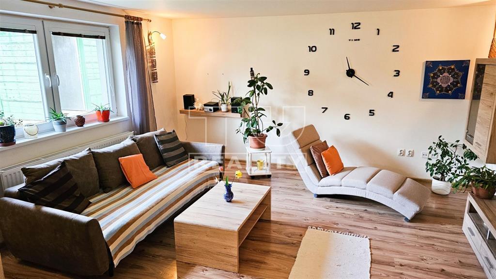 Na predaj rodinný dom s peknou záhradou v tichej časti... - 3