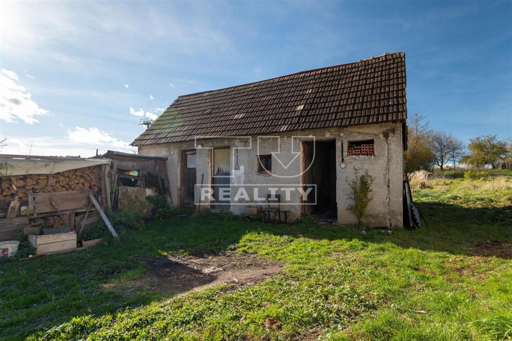 Pozemok s rodinným domom a hospodárskou budovou, 1648 m2... - 3