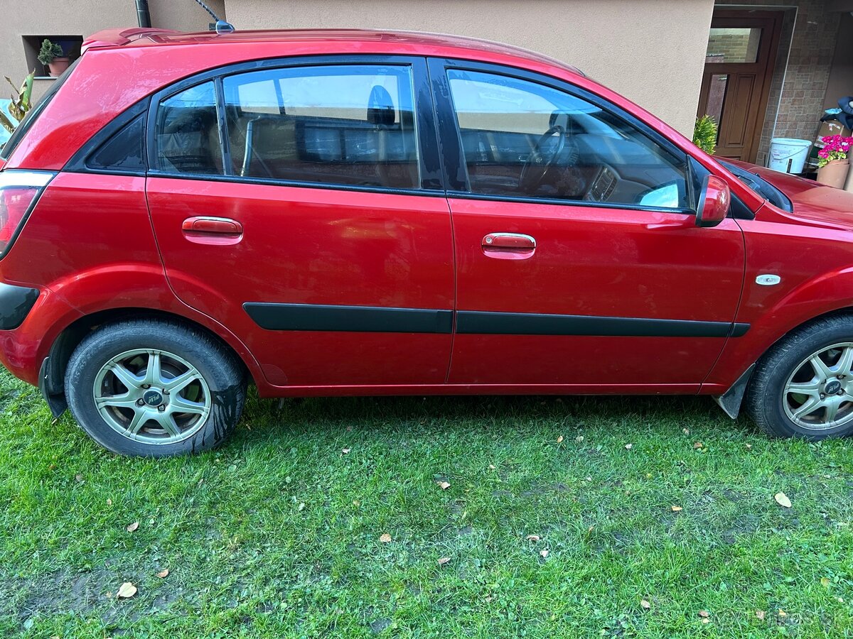 Kia Rio 1.4i benzín 71Kw, M5 - 3