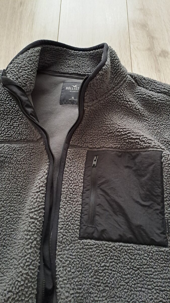 Hollister - 3