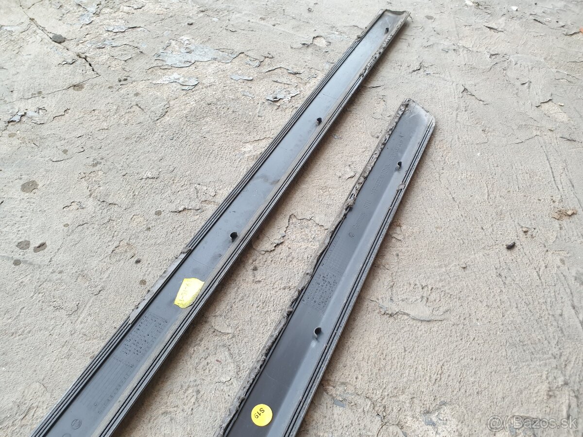 Škoda Octavia 2 Facelift • Lišty pravých dverí - 3