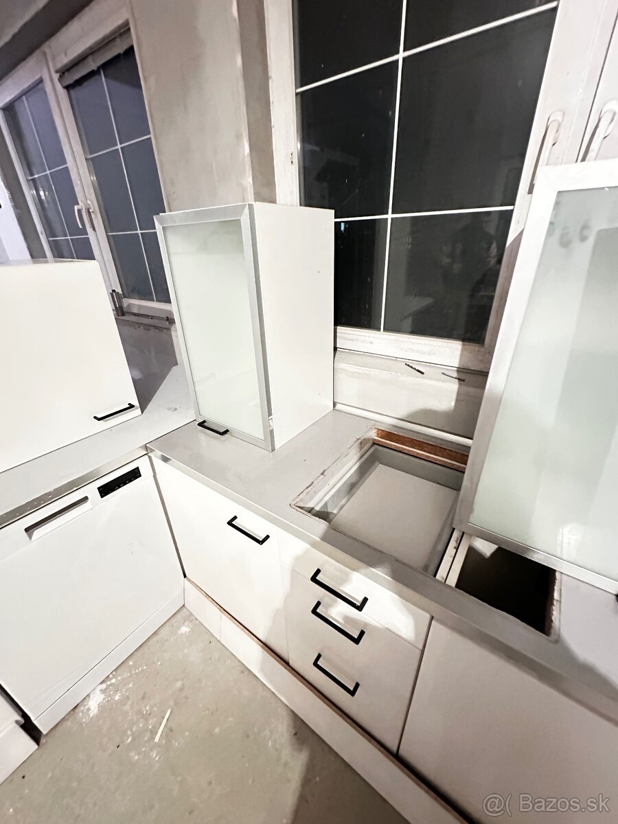 Kuchynská linka +spotrebiče - 3