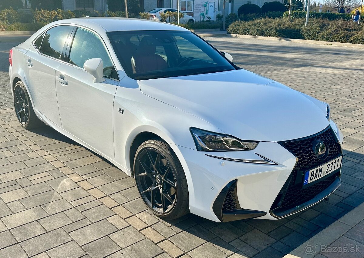 Lexus IS 300h F-SPORT - 3