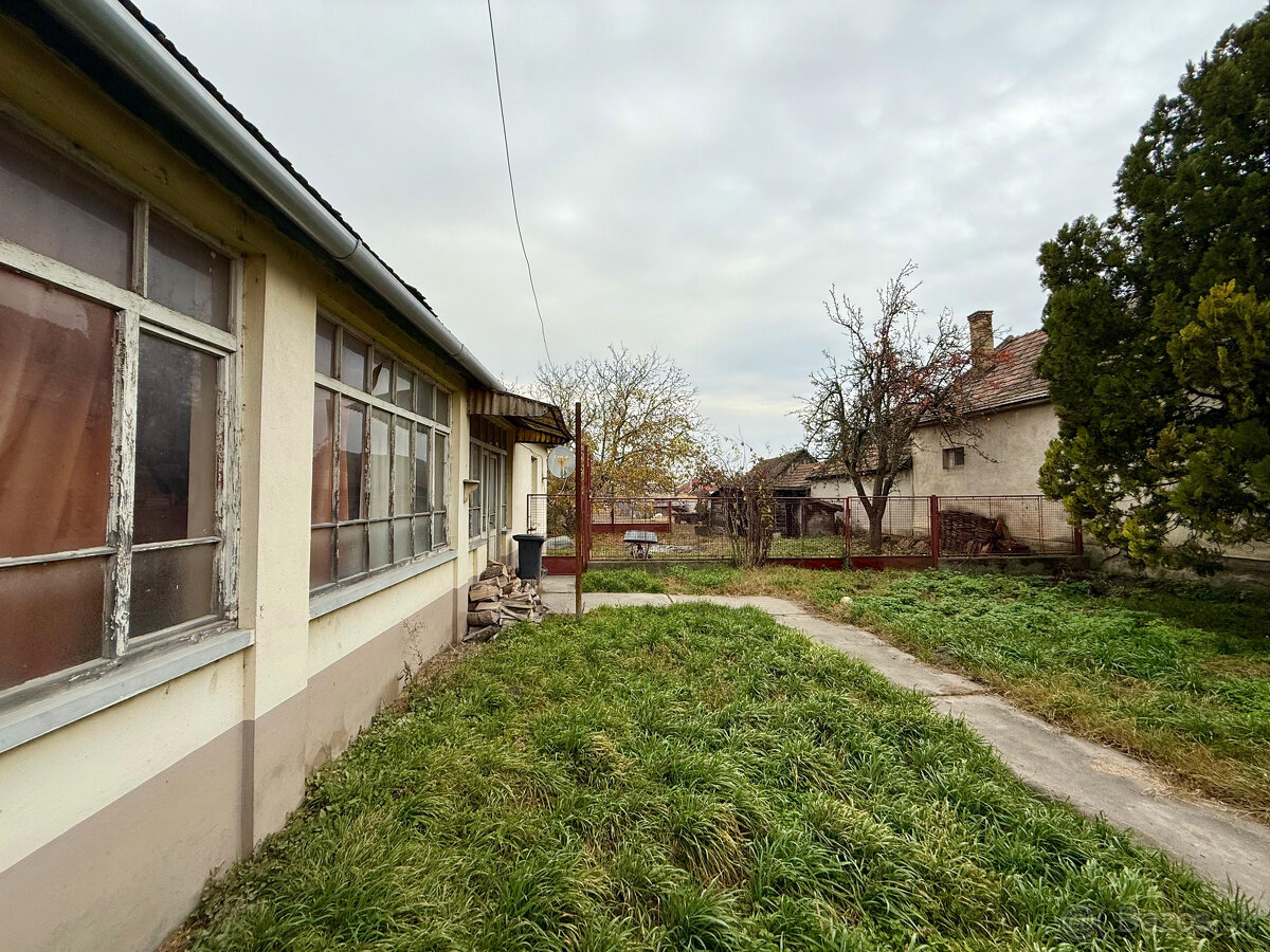 VRAKÚŇ – STARÝ RODINNÝ DOM NA PREDAJ S VEĽKÝM POZEMKOM - 18 - 3