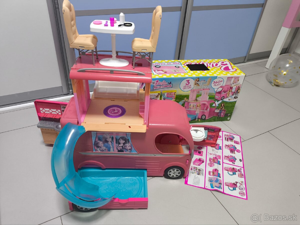 Predám rozkladací Barbie Karavan s bazénom - 3