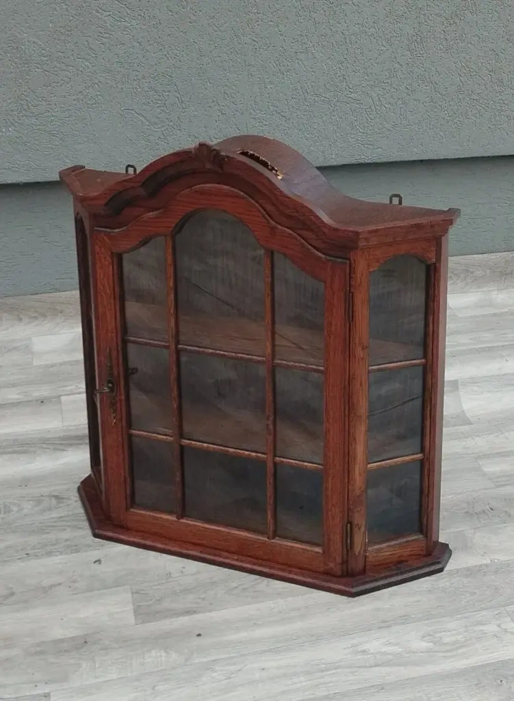 Vitrína nástenná – 70 x 65 x 15,5 cm. - 3