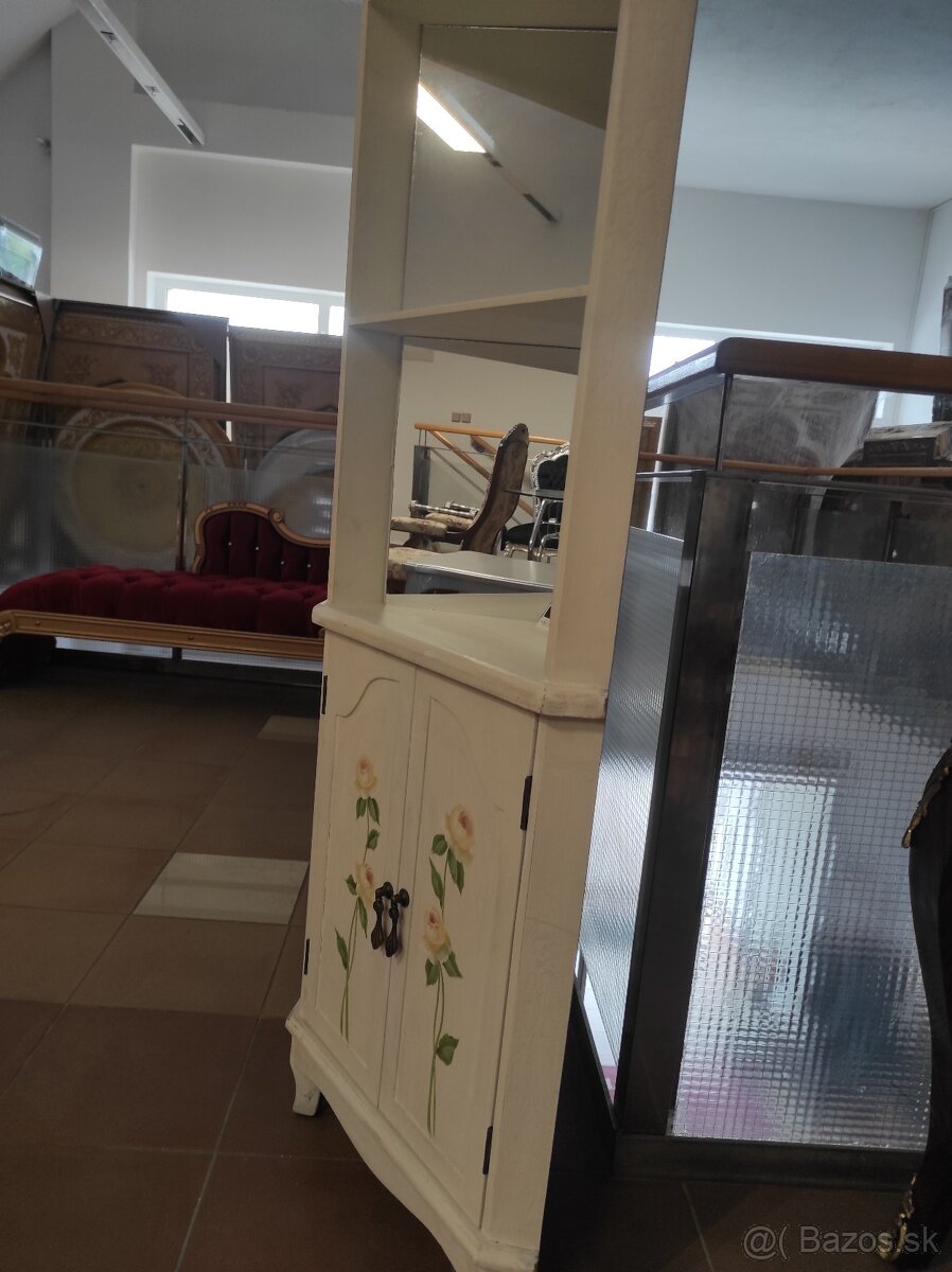 Rohová maľovaná vitrína - 3
