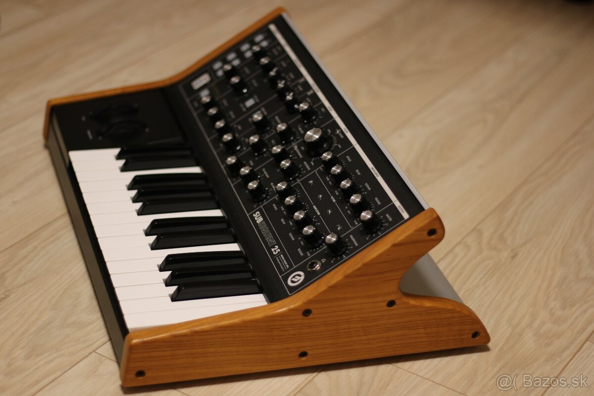 Moog Subsequent 25 - 3