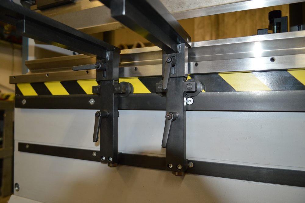 Hydraulický ohraňovací lis HOL 40 / 1250 - 3