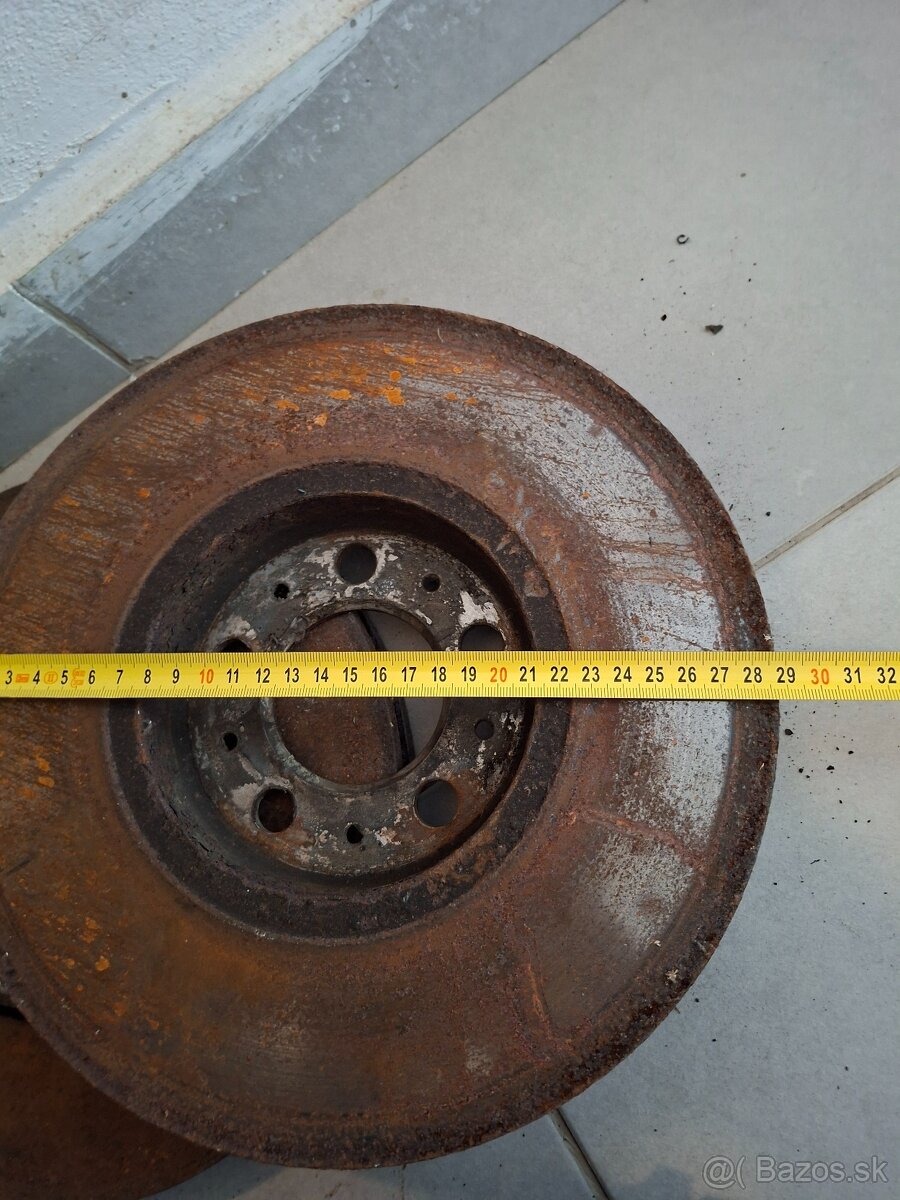 Predám komplet predné brzdy vw1.8t. - 3