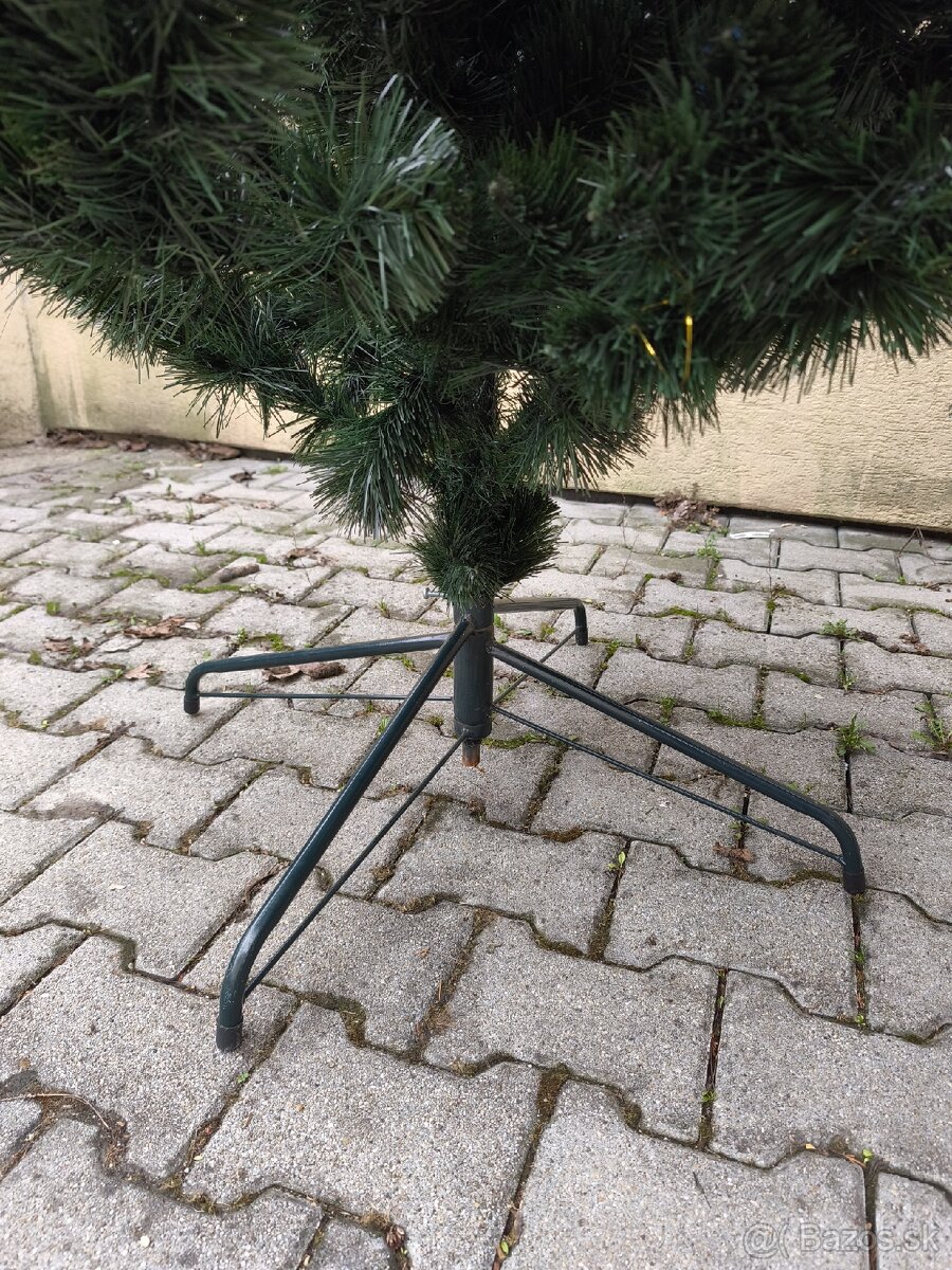 Umelý vianočný stromček - 3