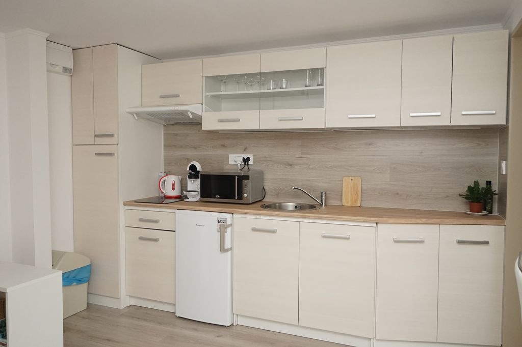 Pekný 1-i byt v s internetom a vlastným parkovaním-centrum - 3