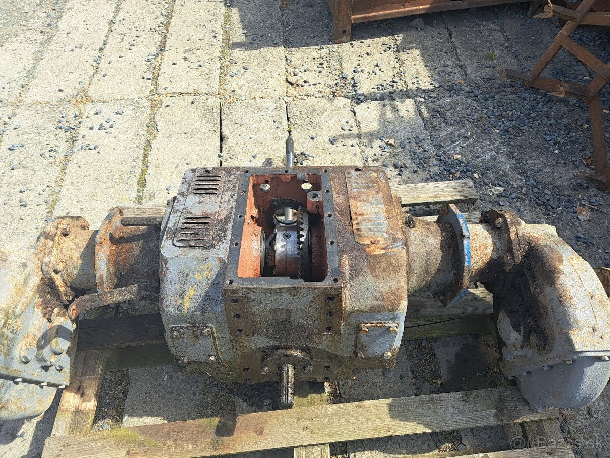 Zetor 3011 převodovka a jiné díly - 3