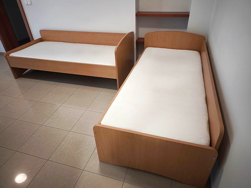 Predám postele (3 kusy) značky Alples - 3