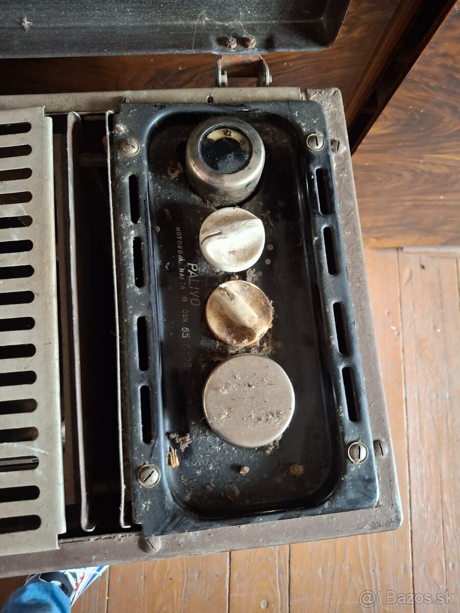 Starý petrolejovy/naftový ohrievač - 3