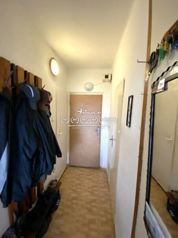 Na predaj 4 izbový byt na skok od centra mesta - 3