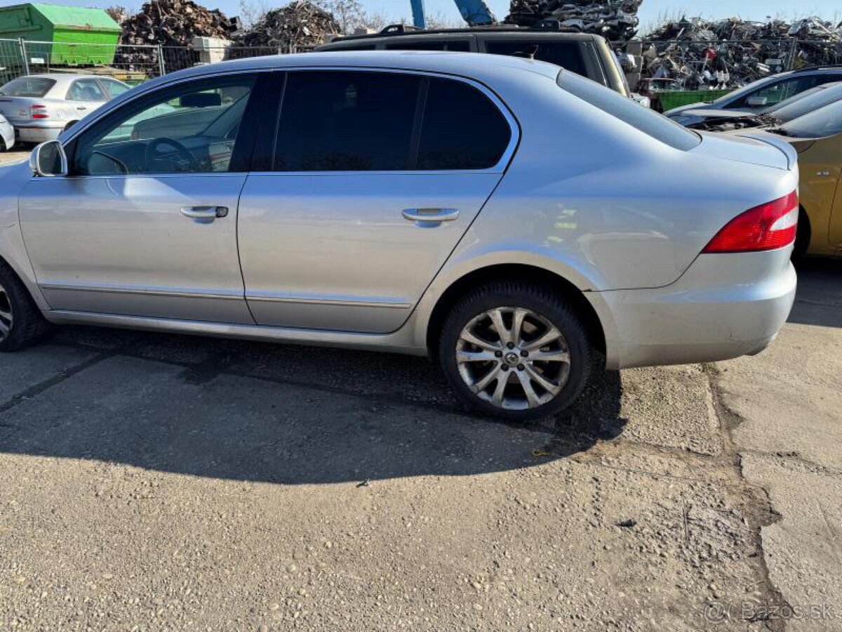 Rozpredám Superb 2 3,6 V6 Laurin Klement na náhradné diely - 3